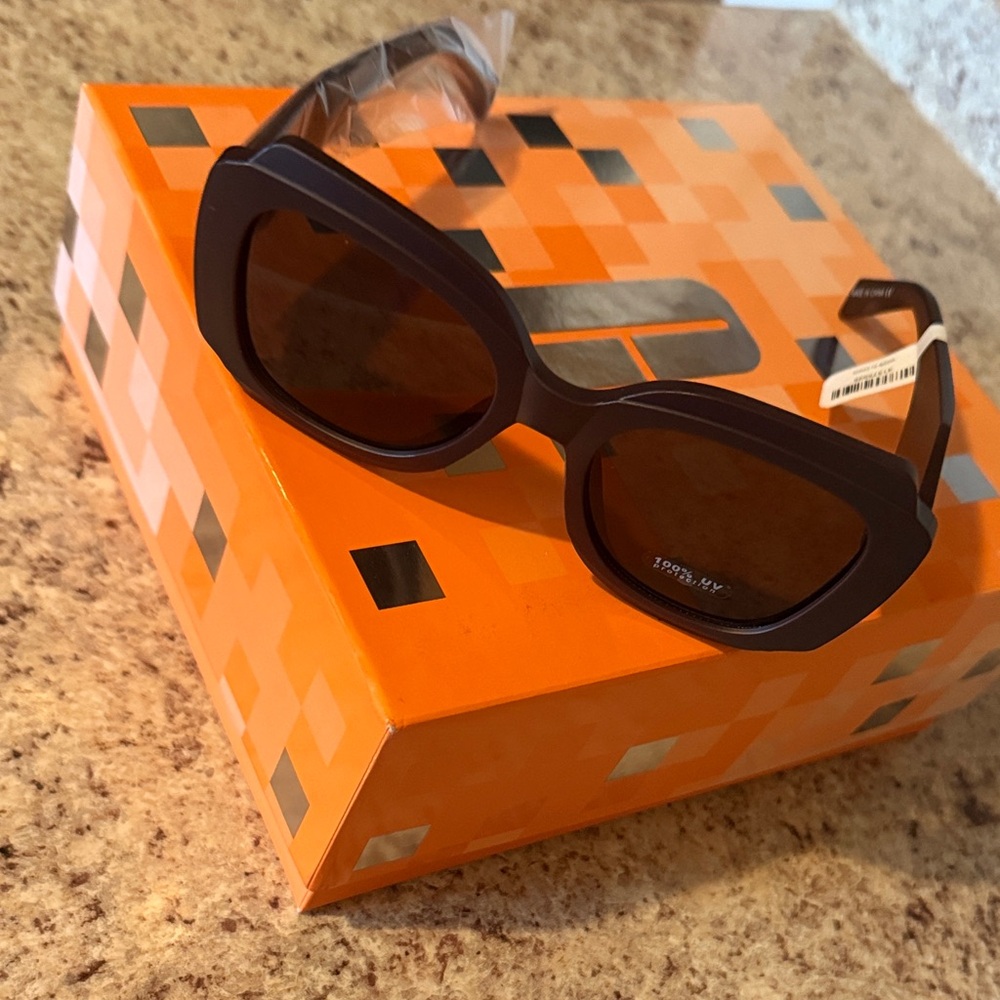 NWT •Torrid  S Square •Smoke Lens •Purple• Sunglasses 🕶️ 😎 💜🏝️🐚👙